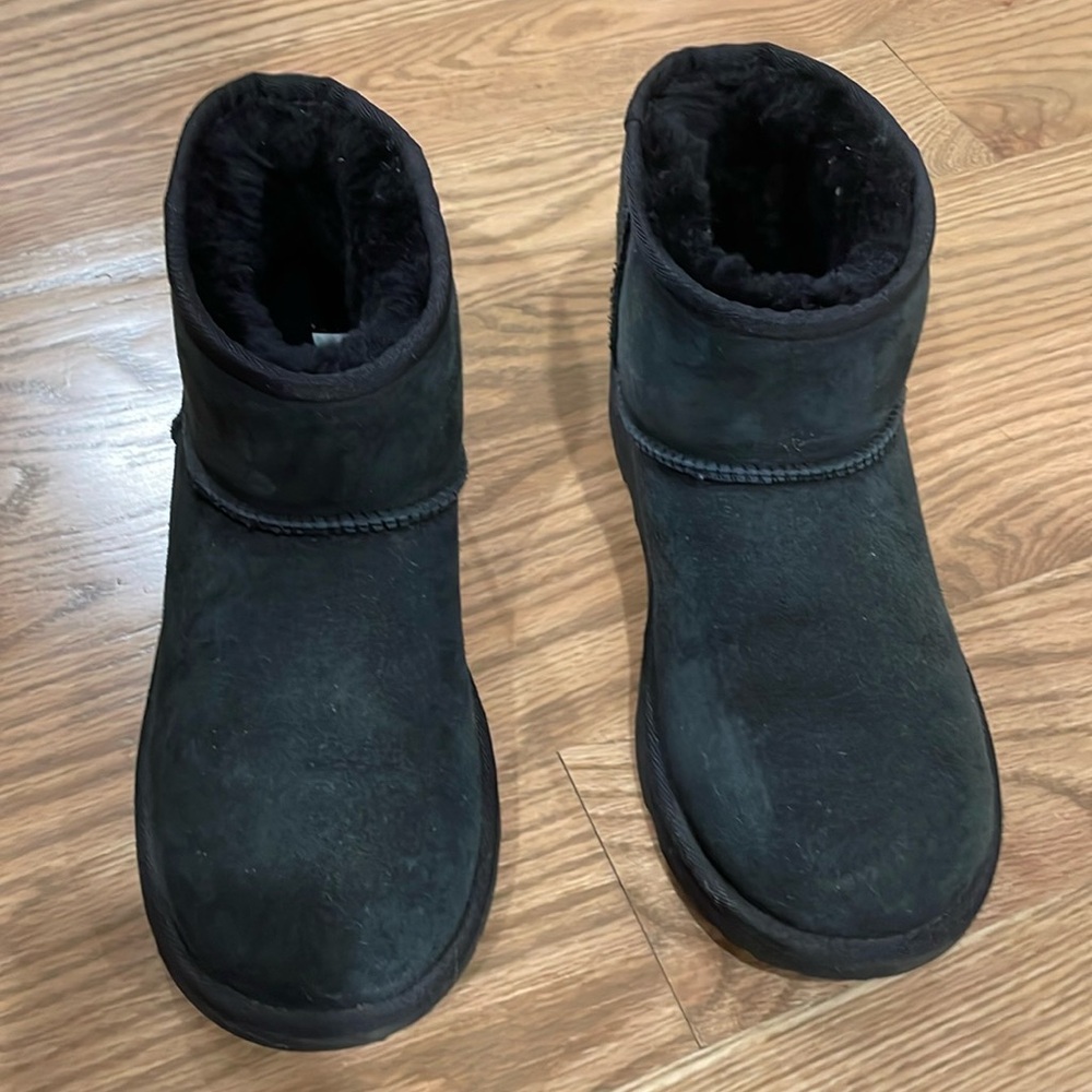 UGG Classic Mini Black Womens Size 6 GUC